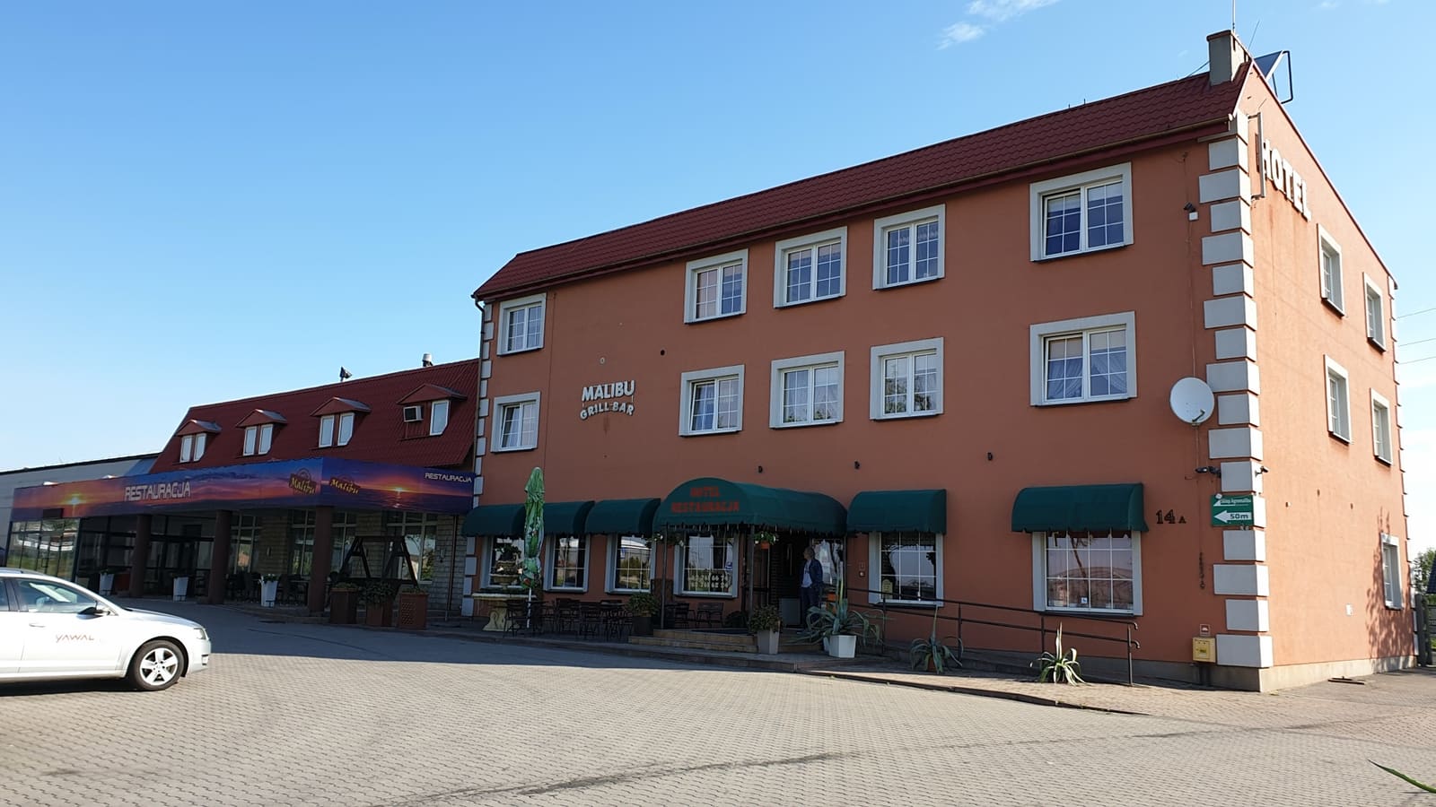 Budynek Hotelu Malibu w Kościelnej Wsi z restauracją i grill barem